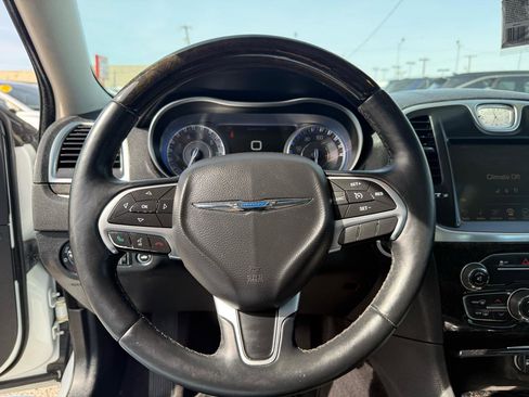 Used 2016 Chrysler 300 C image 17