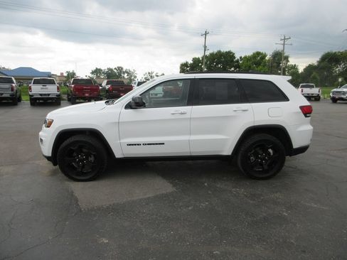 Used 2019 Jeep Grand Cherokee Laredo AWD/4WD image 9