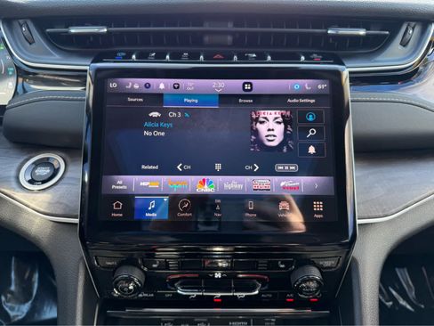 Used 2023 Jeep Grand Cherokee 4WD 4xe image 16