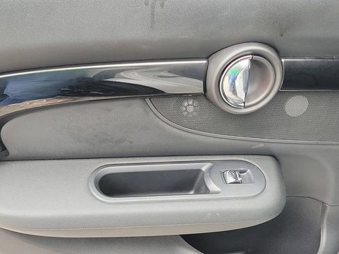 Used 2019 MINI Cooper Clubman ALL4 w/ Premium Package image 15