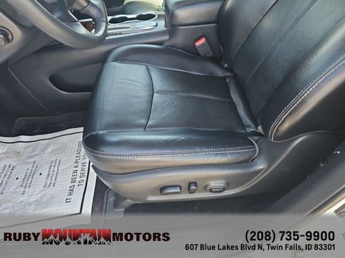 Used 2018 Nissan Pathfinder Platinum FWD image 11