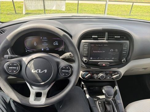 Used 2023 Kia Soul LX FWD image 8