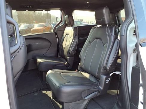 New 2026 Chrysler Pacifica Select image 28