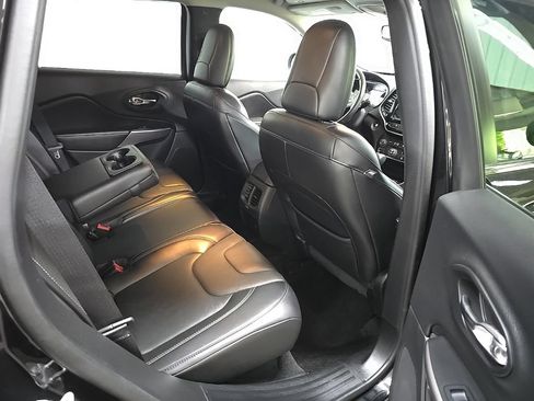 Used 2019 Jeep Cherokee Limited AWD/4WD image 18