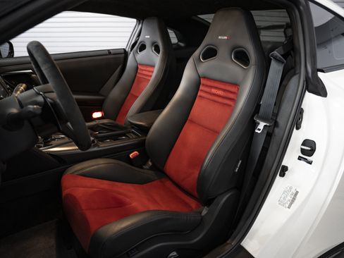 Used 2024 Nissan GT-R NISMO w/ Floor Mat Package AWD/4WD image 39