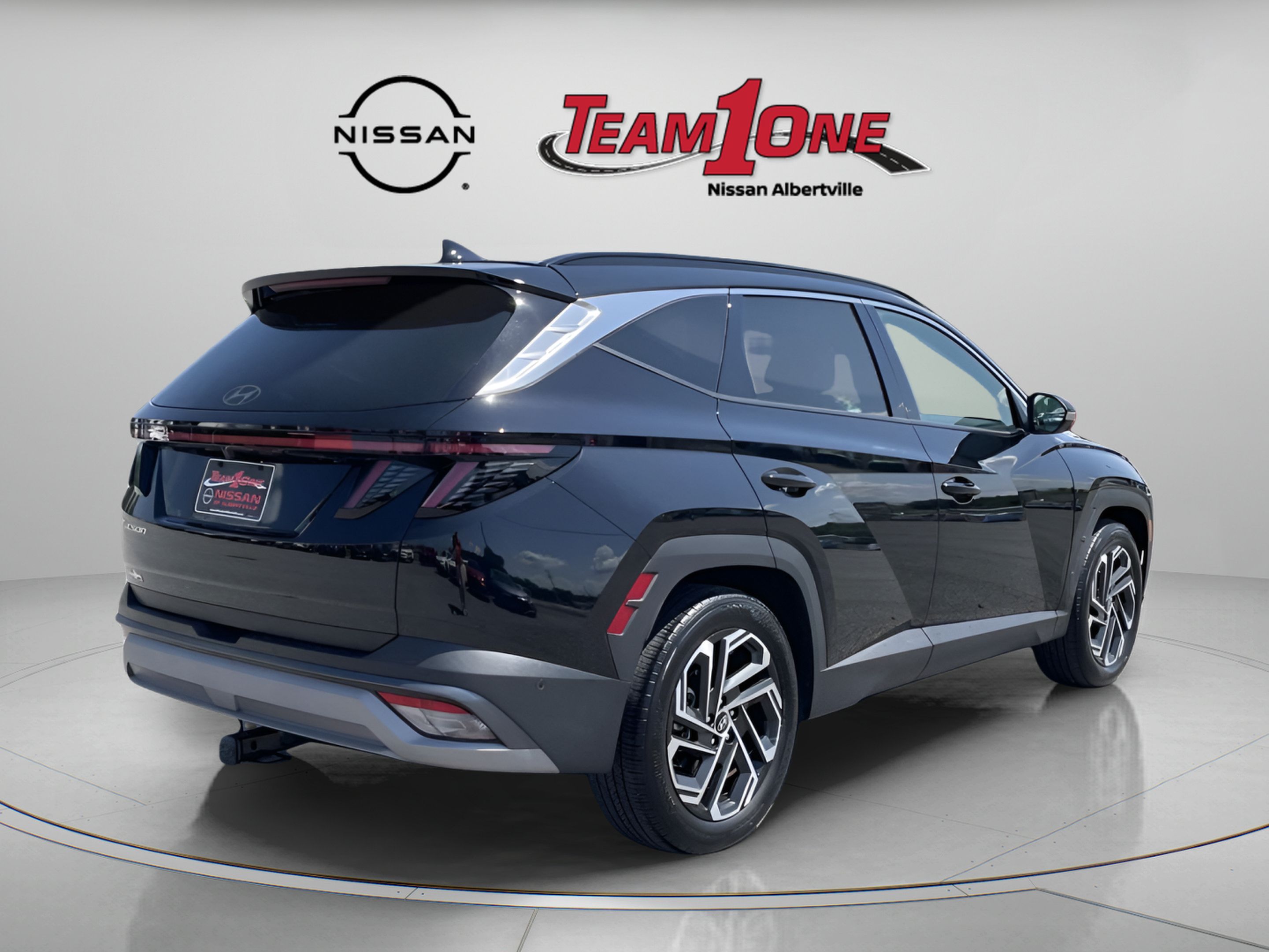 Used 2025 Hyundai Tucson Limited FWD image 8