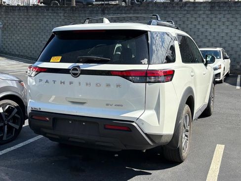 Used 2024 Nissan Pathfinder SV image 5