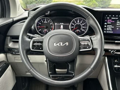 Used 2024 Kia Carnival EX FWD image 7