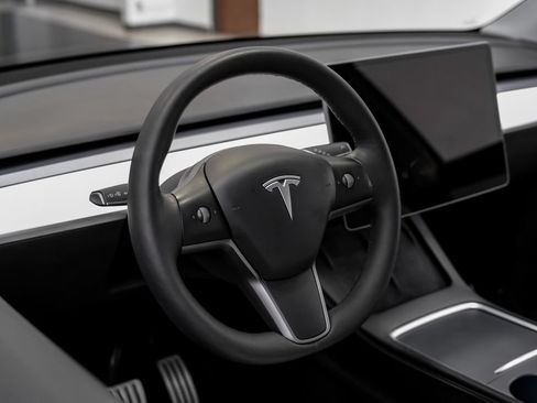 Used 2022 Tesla Model Y Performance AWD/4WD image 19