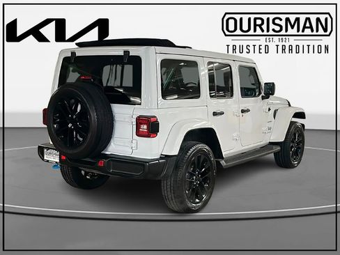 Used 2022 Jeep Wrangler Unlimited Sahara w/ Cold Weather Group image 4