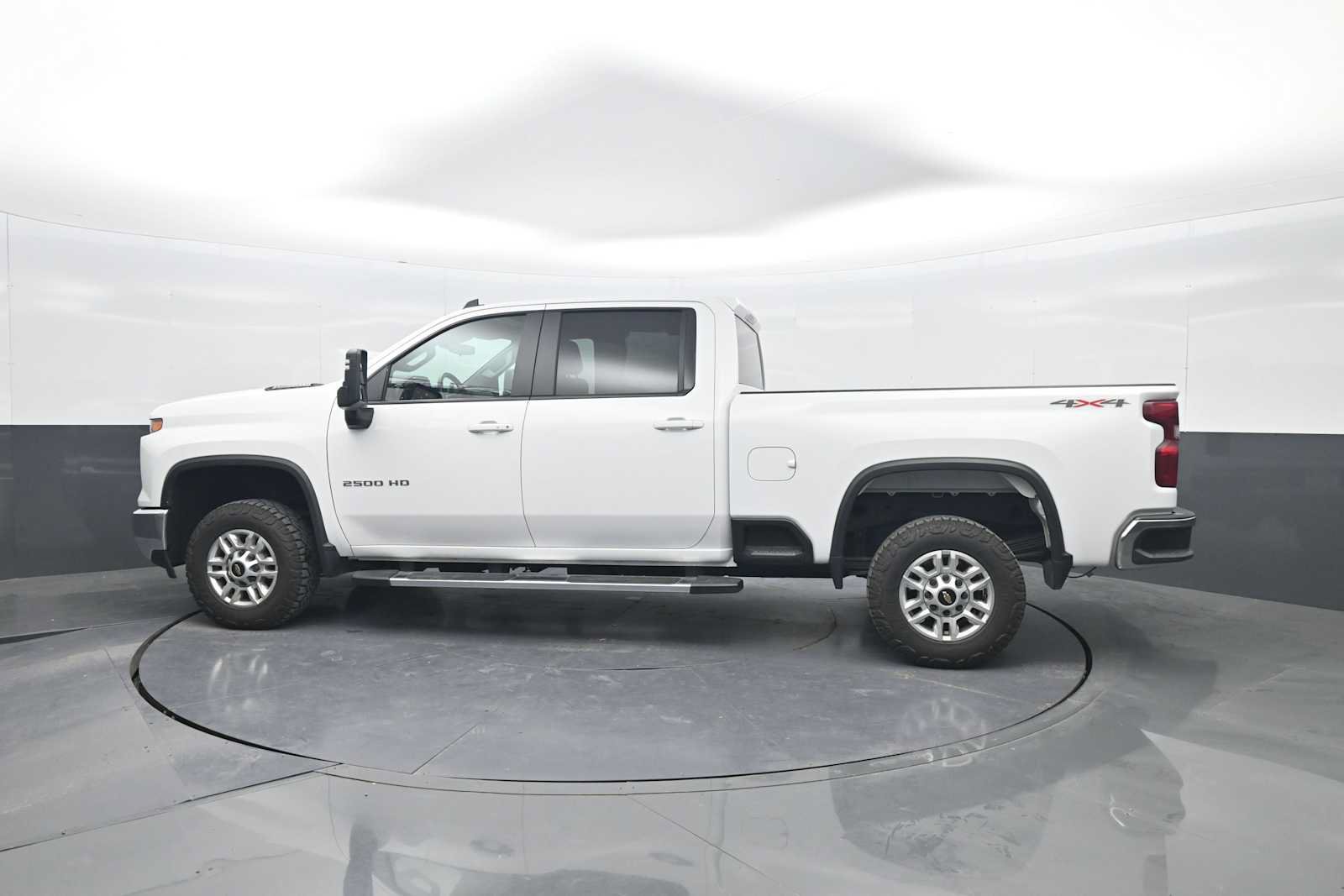 Used 2025 Chevrolet Silverado 2500 LT w/ Convenience Package AWD/4WD image 5