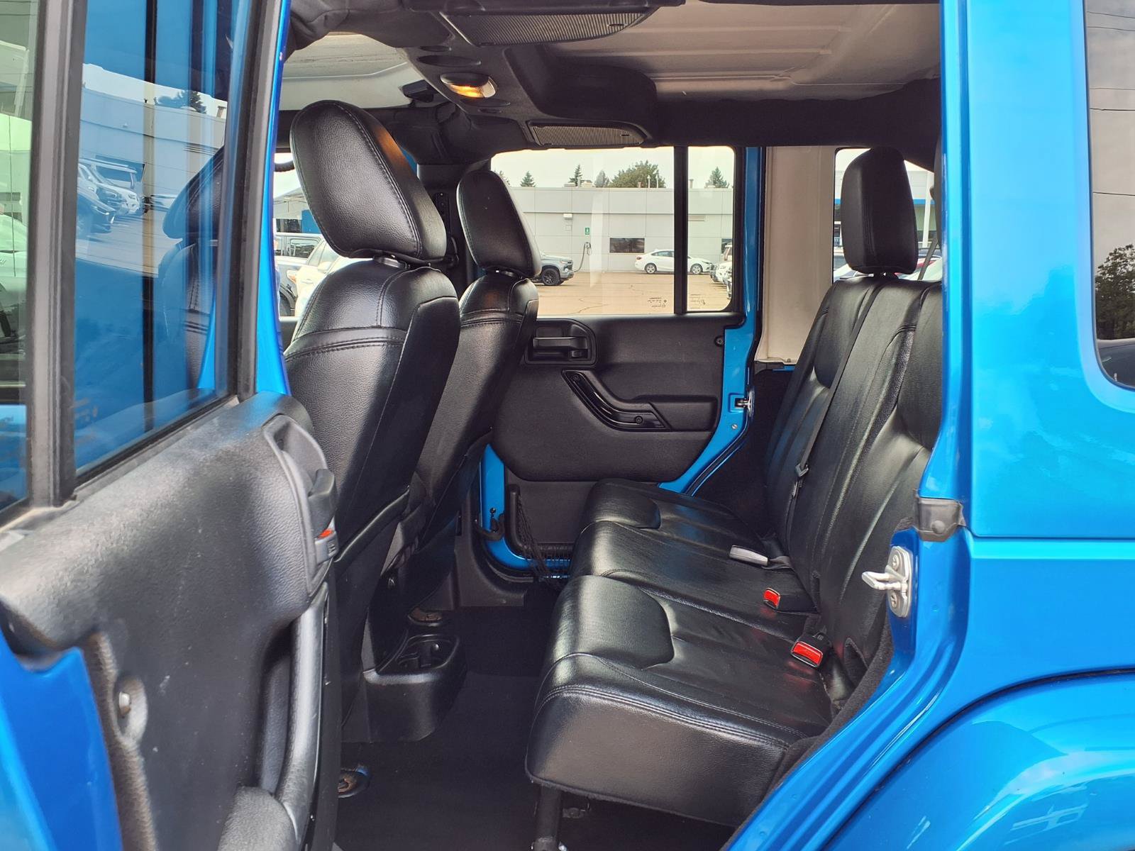 Used 2015 Jeep Wrangler Unlimited Sahara AWD/4WD image 12