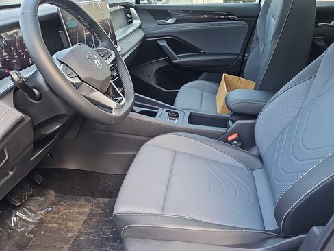 New 2026 Volkswagen Tiguan SE AWD/4WD image 17