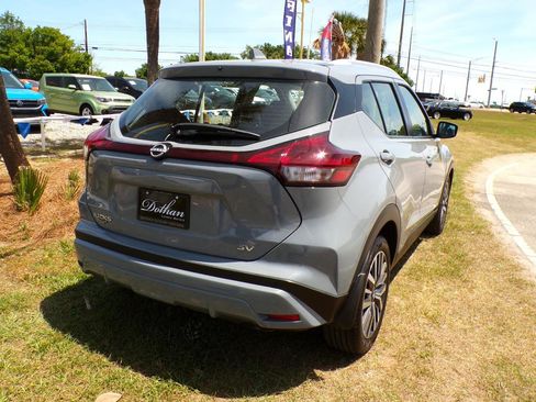 Used 2022 Nissan Kicks SV FWD image 8