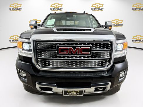 Used 2018 GMC Sierra 2500 Denali w/ Duramax Plus Package AWD/4WD image 2
