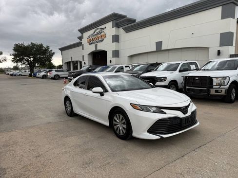Used 2018 Toyota Camry FWD image 41