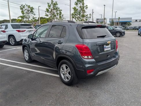 Used 2022 Chevrolet Trax LT w/ LT Convenience Package image 11