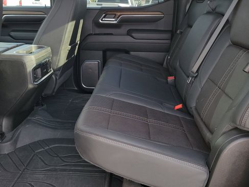 Used 2024 Chevrolet Silverado 1500 High Country image 8