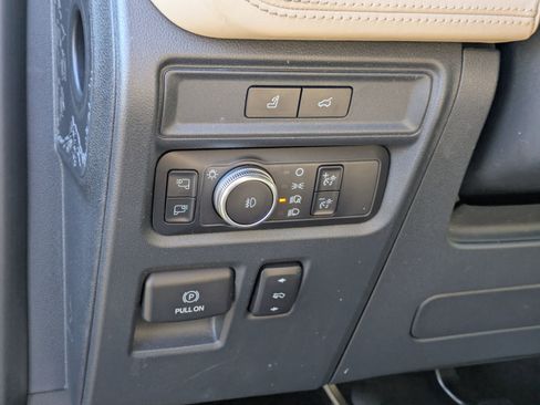 Used 2022 Ford Expedition Platinum image 16