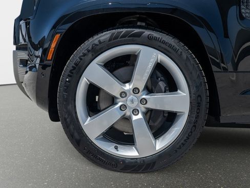 New 2025 Land Rover Defender 110 X-Dynamic SE image 11