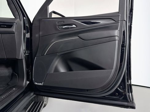 Used 2023 Cadillac Escalade ESV V image 24