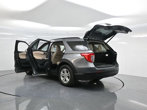 Used 2022 Ford Explorer XLT image 46