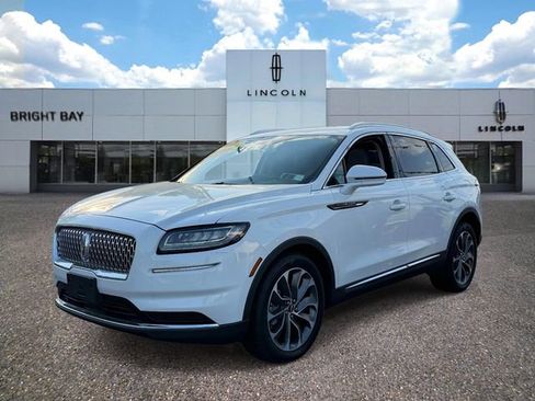 Used 2023 Lincoln Nautilus Reserve AWD/4WD image 2