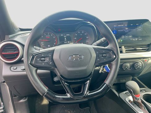 Used 2024 Chevrolet Trax RS FWD image 11