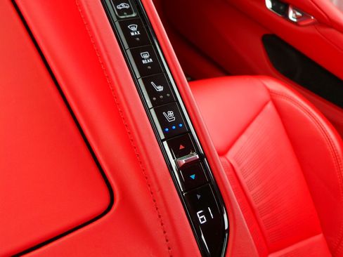 Used 2023 Chevrolet Corvette Stingray Premium Cpe w/ Z51 Performance Package RWD image 16