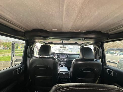 Used 2018 Jeep Wrangler Unlimited Sahara w/ Dual Top Group AWD/4WD image 35