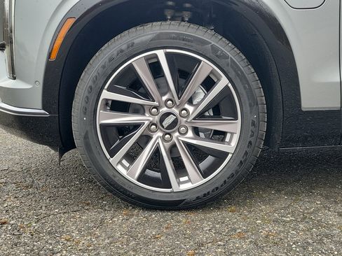 New 2026 Cadillac Vistiq Sport w/ LPO, Floor Liner Package image 11