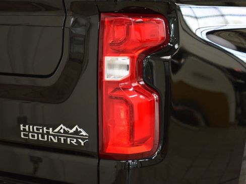 Used 2024 Chevrolet Silverado 2500 High Country w/ High Country Premium Package AWD/4WD image 22