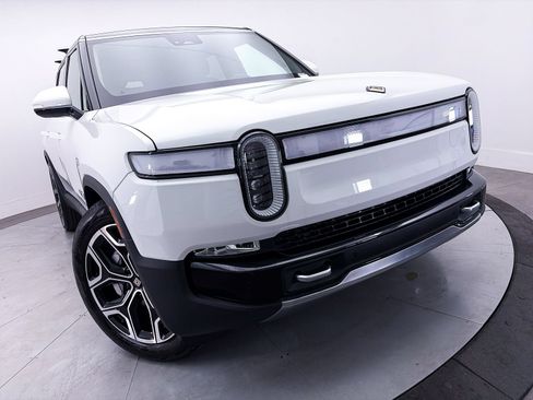 Used 2024 Rivian R1S Adventure AWD/4WD image 9