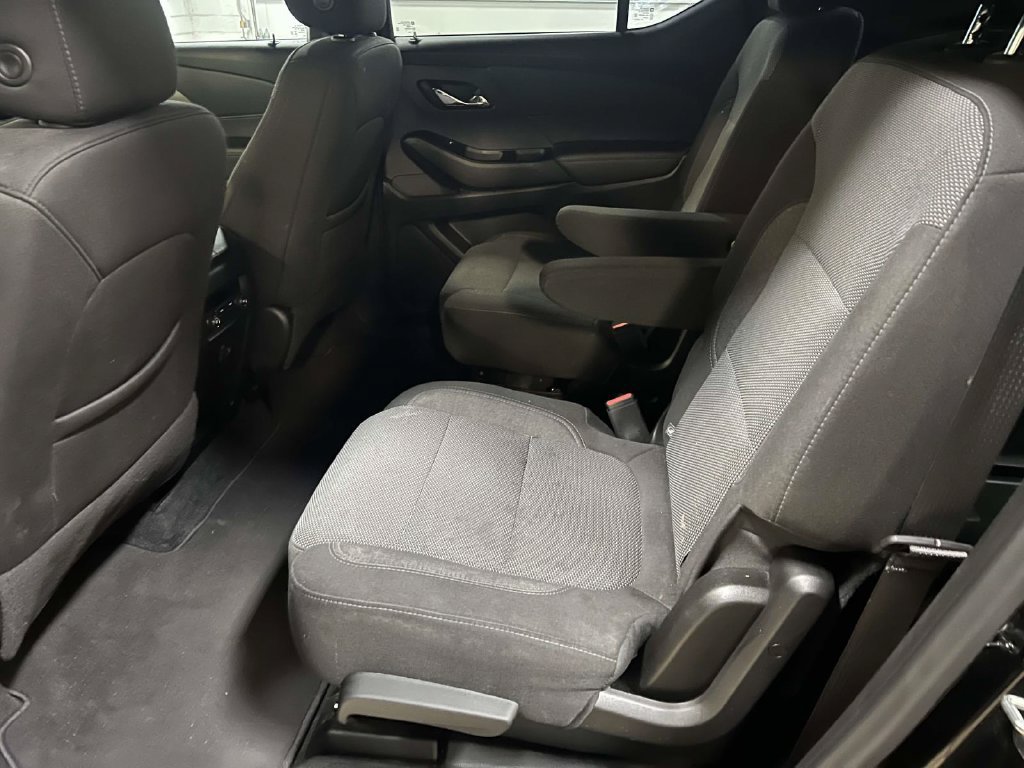 Used 2023 Chevrolet Traverse LT FWD image 11