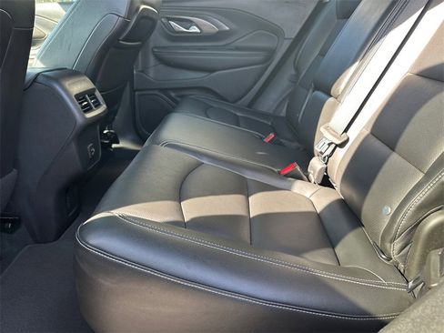 Used 2023 GMC Terrain SLT image 21