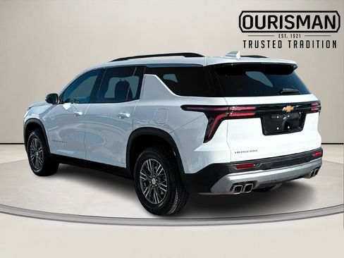 Used 2025 Chevrolet Traverse LT image 4