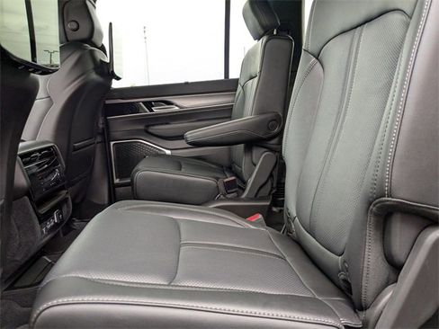 New 2025 Jeep Wagoneer L Series II w/ Convenience Group I image 30