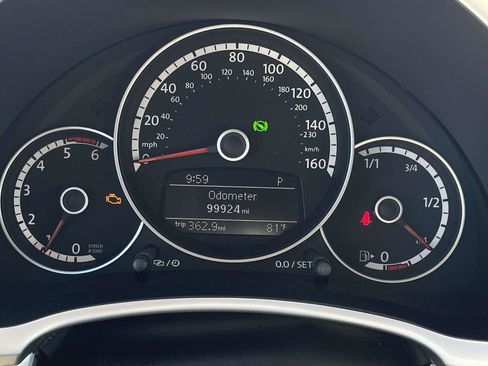 Used 2013 Volkswagen Beetle TDI image 24