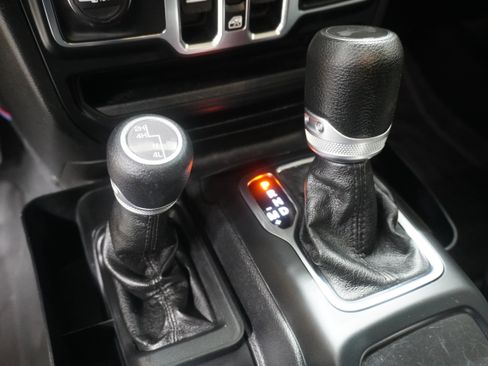 Used 2021 Jeep Wrangler Unlimited Sport AWD/4WD image 23