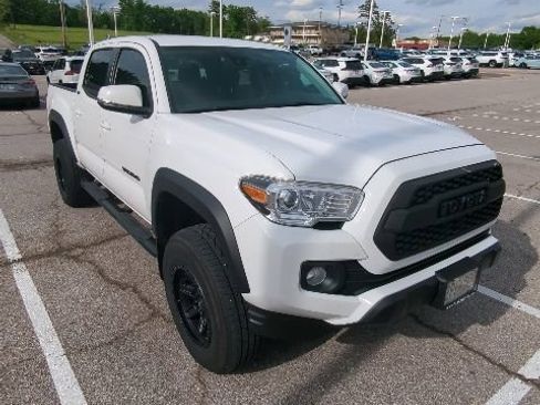 Used 2021 Toyota Tacoma SR5 w/ Trail Edition AWD/4WD image 9