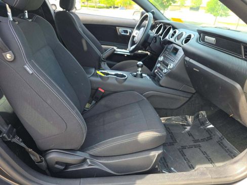 Used 2018 Ford Mustang Coupe RWD image 8
