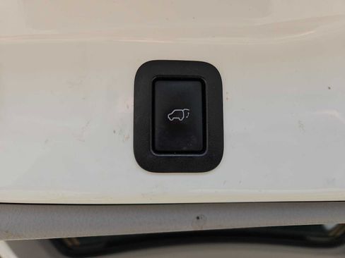 Used 2018 Toyota Highlander XLE AWD/4WD image 48