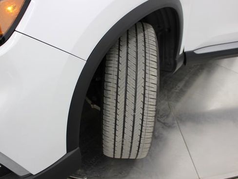 Used 2025 Honda Pilot Touring image 9