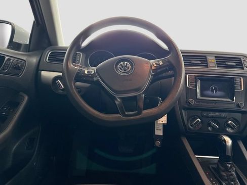 Used 2017 Volkswagen Jetta S w/ Jetta S Cold Weather Package FWD image 22