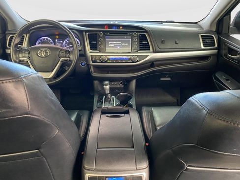 Used 2019 Toyota Highlander XLE AWD/4WD image 15