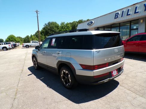 Used 2025 Hyundai Santa Fe SEL FWD image 5