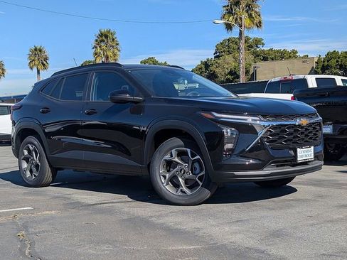 New 2026 Chevrolet Trax LT image 2