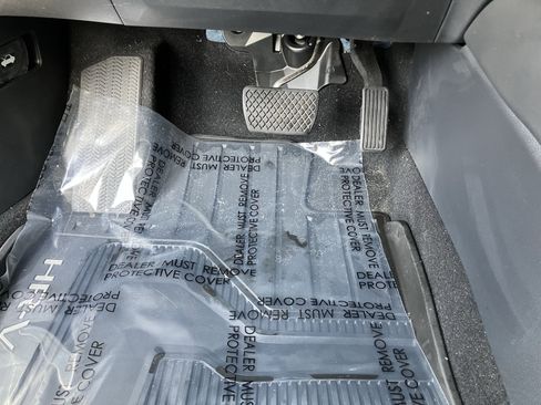 Used 2024 Honda HR-V LX image 17