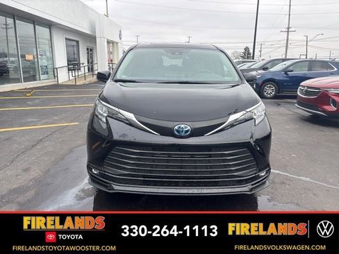 Used 2025 Toyota Sienna XLE image 8