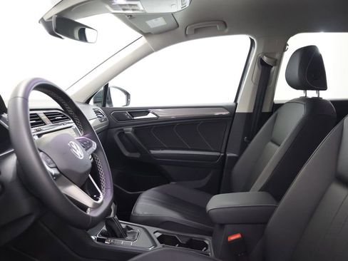 Used 2023 Volkswagen Tiguan SE image 13